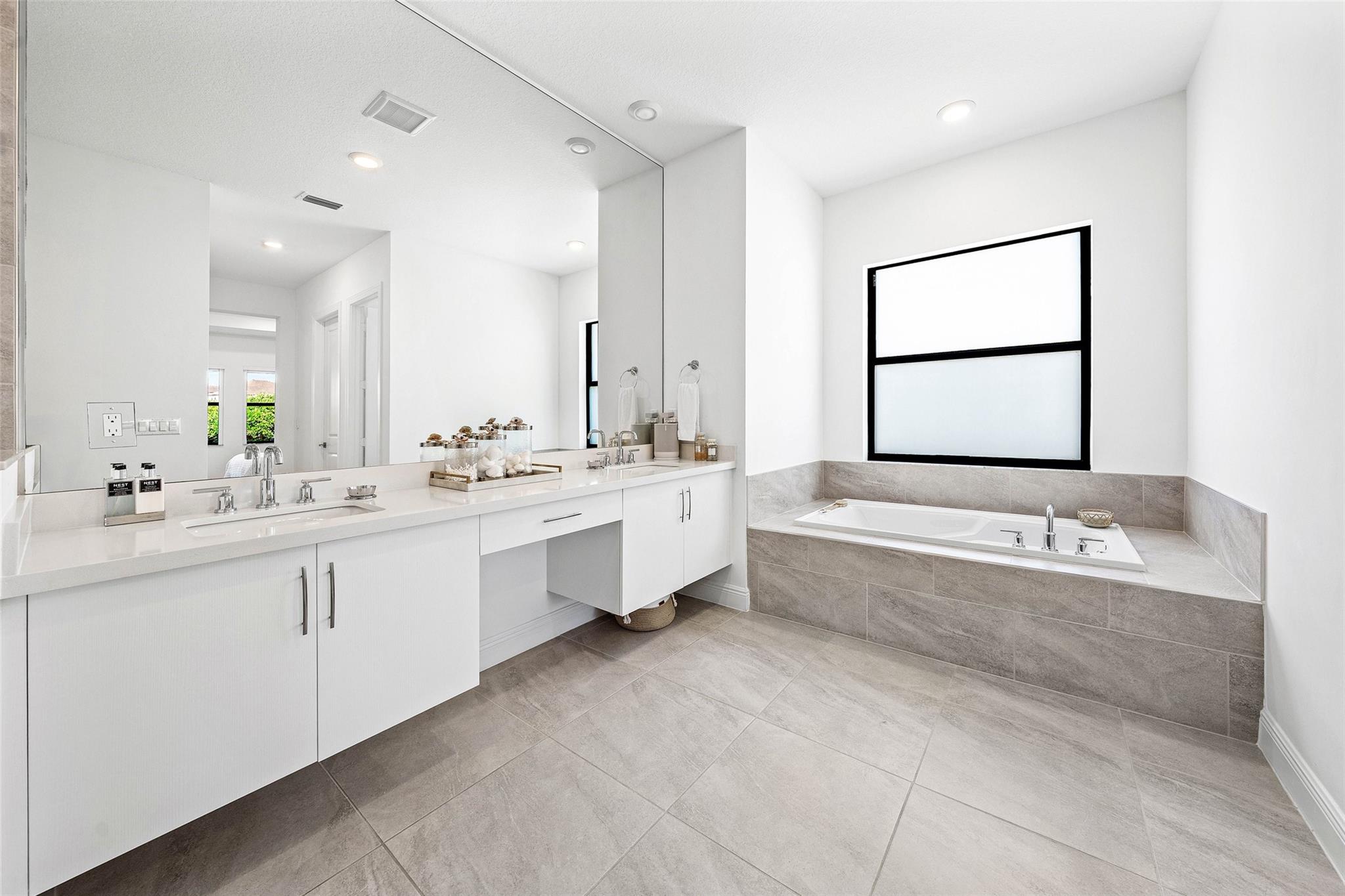 Parkland Bay 183-49 B - Residential