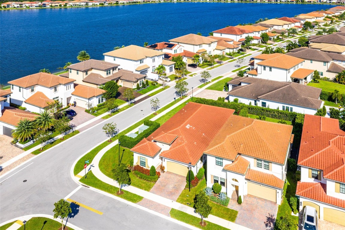 12295 N Baypoint Circle