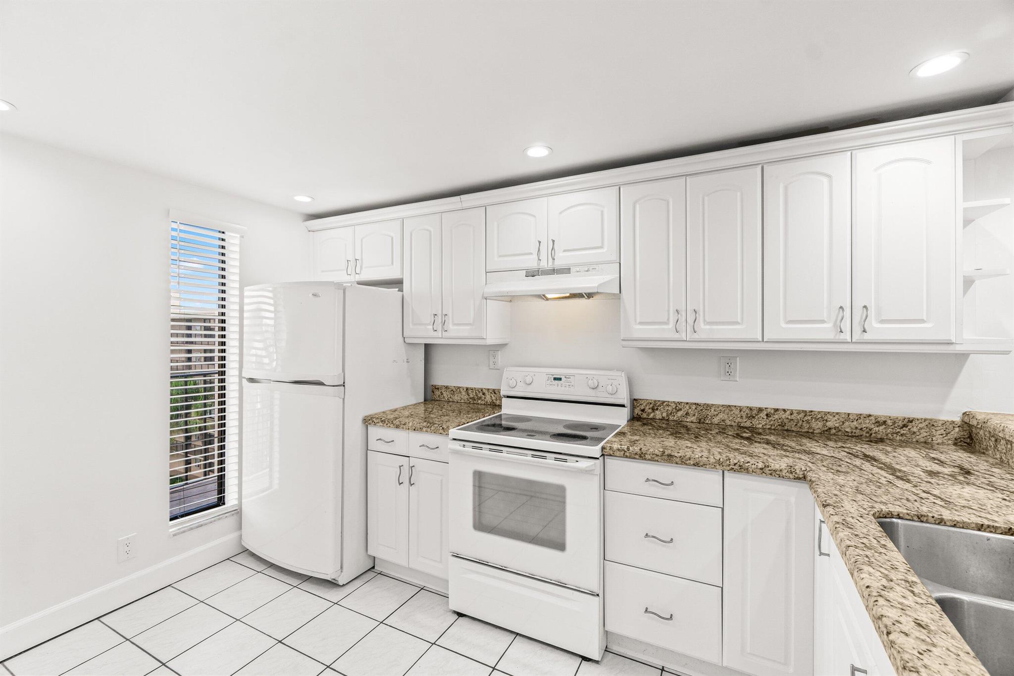 BOCA BAYOU CONDO - Residential Lease