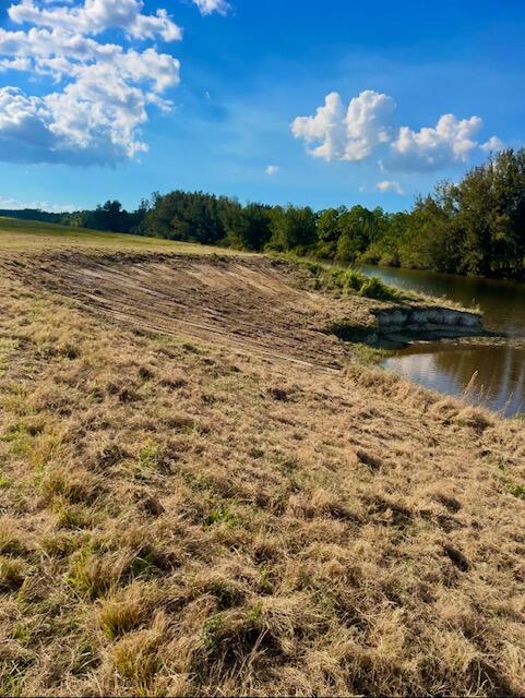 8105 SW Kanner Highway