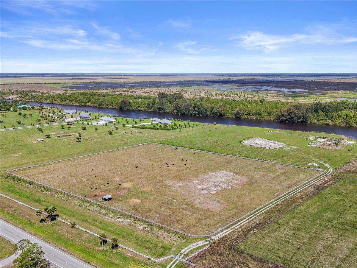 8105 SW Kanner Highway