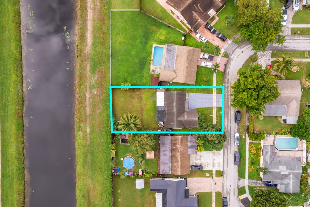 Photo of 3740 NW 113TH Avenue, Sunrise, FL 33323 (MLS # B26079944)