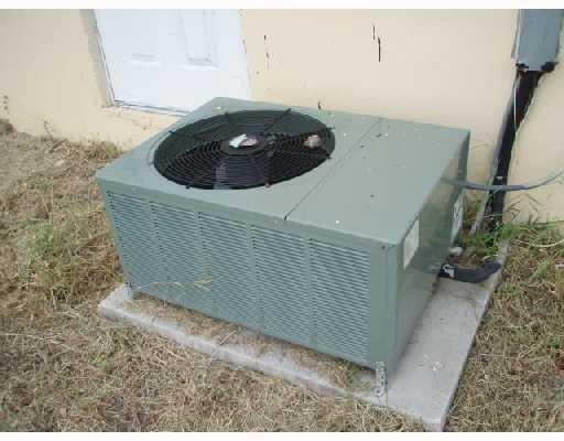 WHISPERING PALMS PL - Residential