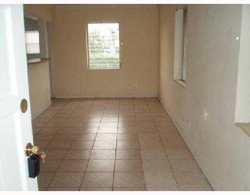 WHISPERING PALMS PL - Residential