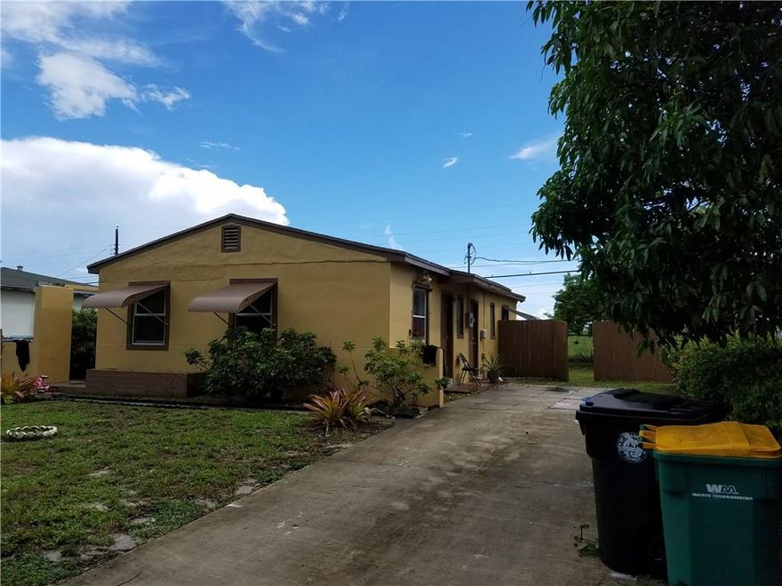 LENDER REPO. REDUCED $10K!! SHED WITH ELECTRIC IN REAR. GOOD AREA. NEEDS SOME TLC. UNDER LEASE. TENANT'S CONTINUITY IS QUESTIONABLE. SELLER WILL FINANCE @NEAR BANK RATES. HOUSE IS NOW MUSTARD COLOR.