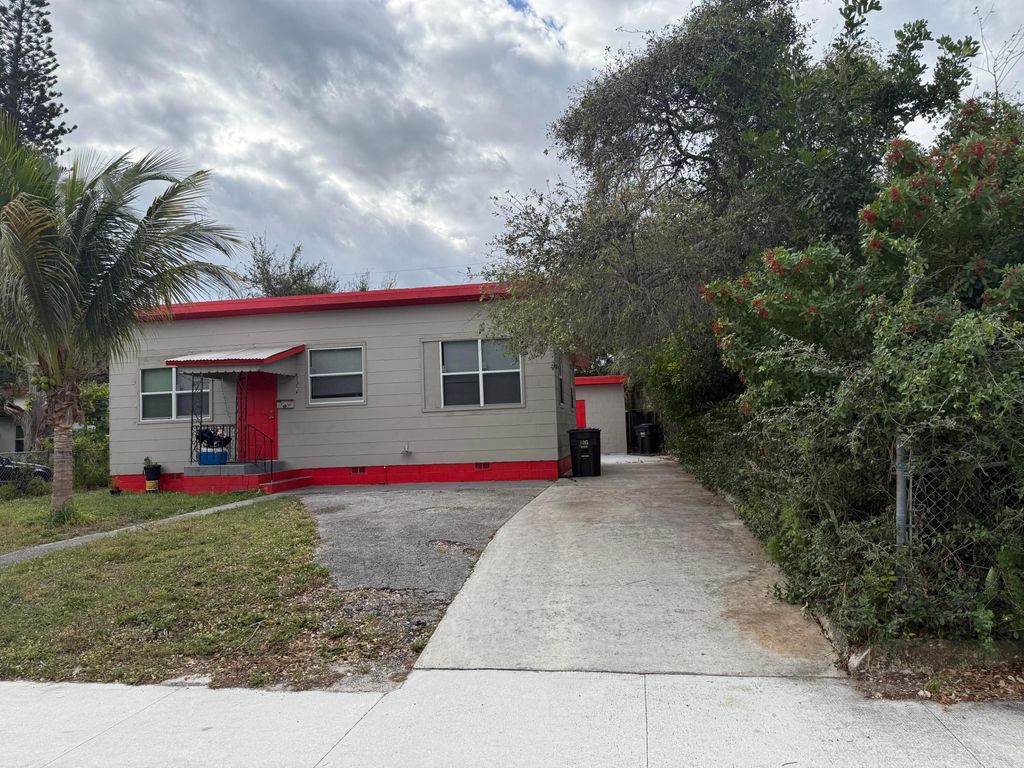 Photo of 926 33 Street, West Palm Beach, FL 33407 (MLS # R11159814)