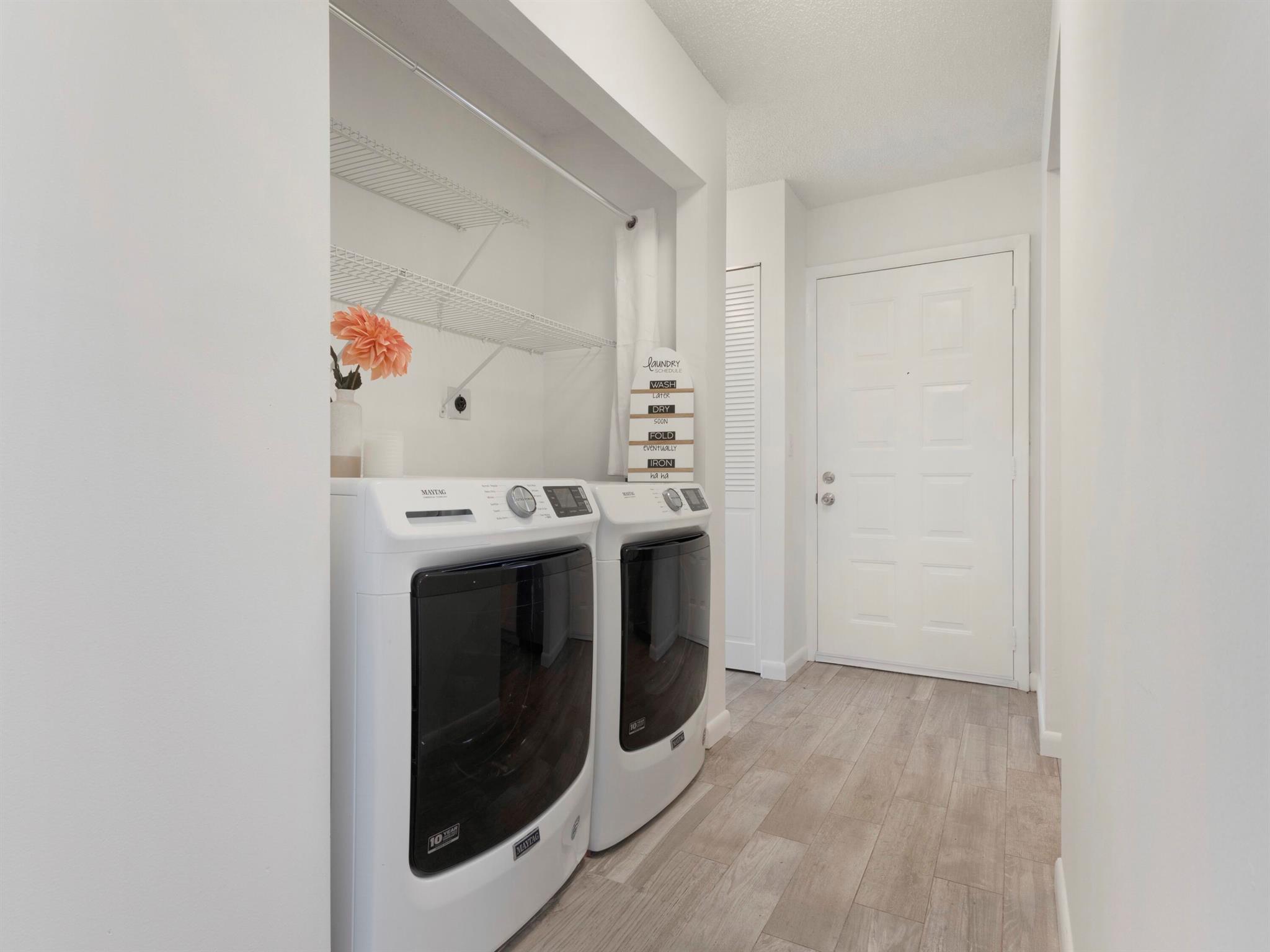 1913 Abbey Road, West Palm Beach, FL, 33415/$299,000 4 1913 Abbey Road
