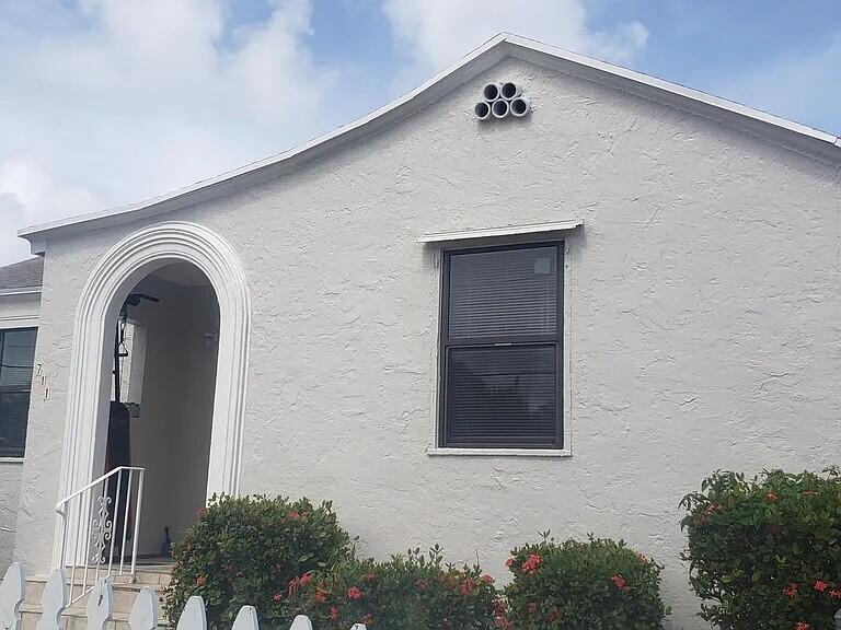 Photo of 711 Palm Beach Lakes Boulevard, West Palm Beach, FL 33401 (MLS # B26045310)