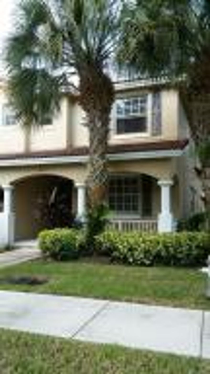 BEAUTIFUL TOWNHOUSE IN DESIRABLE BEXLEY PARK COMMUNITY! HOME FEATURES WOOD FLOORING THROUGHOUT, WOOD CABINETRY AND GRANITE COUNTERTOPS IN THE KITCHEN AND BATHROOMS, AND 2 CAR GARAGE. TOWNHOUSE HAS BEEN BEAUTIFULLY MAINTAINED. BEXLEY PARK IS A LOVELY COMMUNITY OFFERS A FAMILY AREA WITH PLAYGROUND AND RUNNING PATHS, POOL, CLUBHOUSE AND VOLLEYBALL COURT.