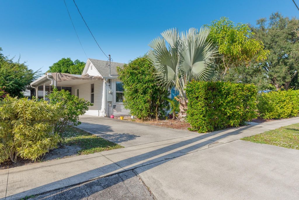 Photo of 708 SW Cleveland Avenue, Stuart, FL 34994 (MLS # F10410824)