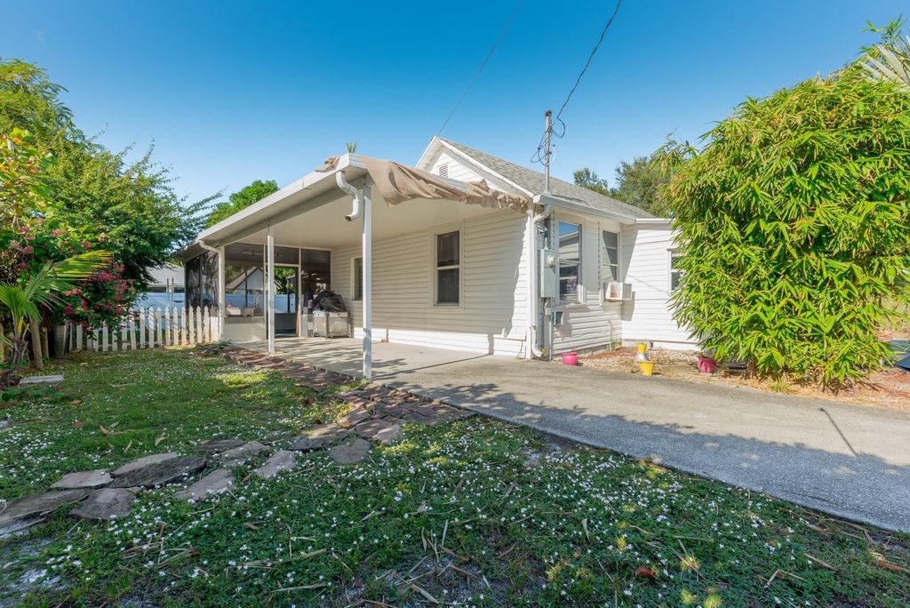 Photo of 708 SW Cleveland Avenue, Stuart, FL 34994 (MLS # F10410824)