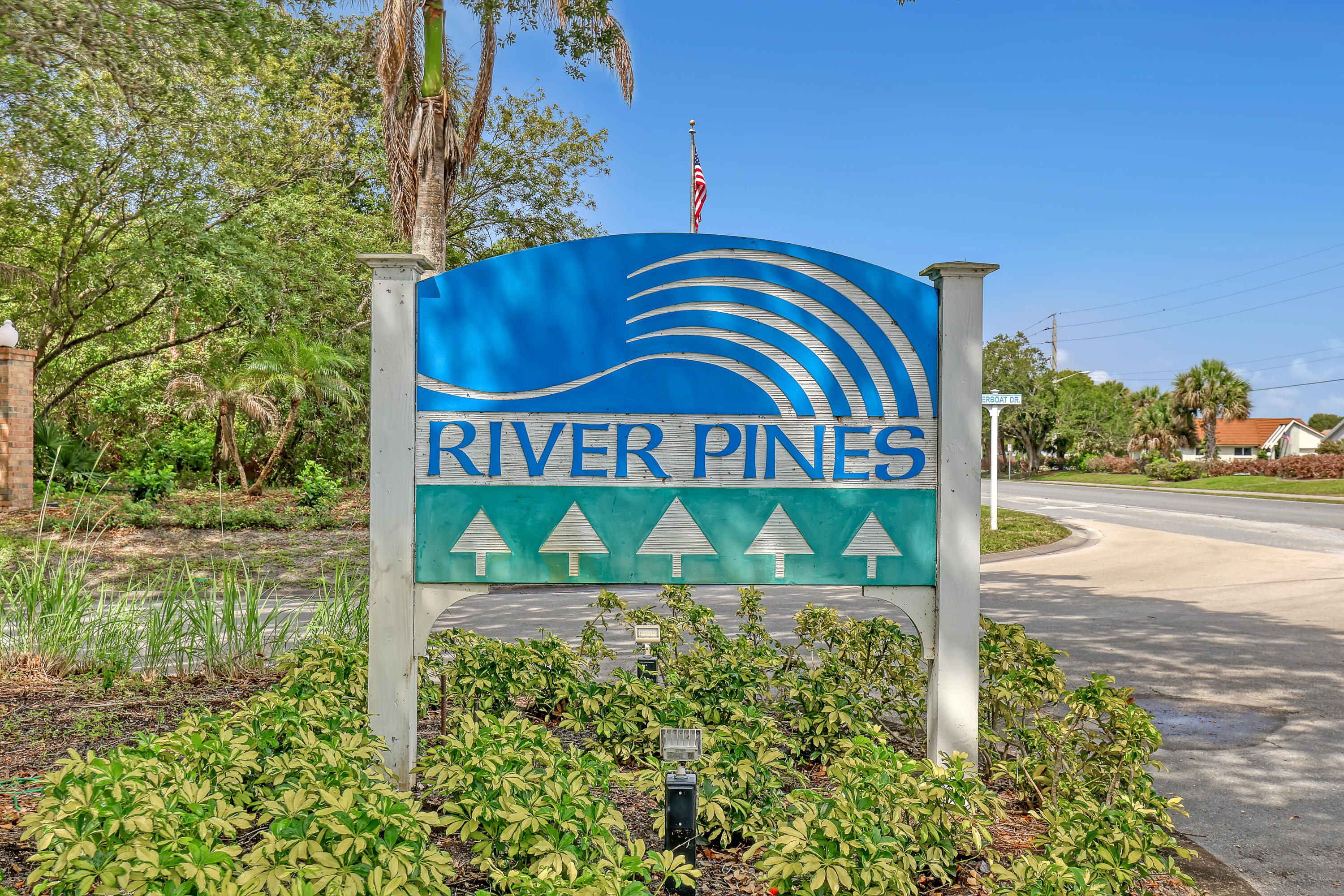 RIVER PINES - Residential
