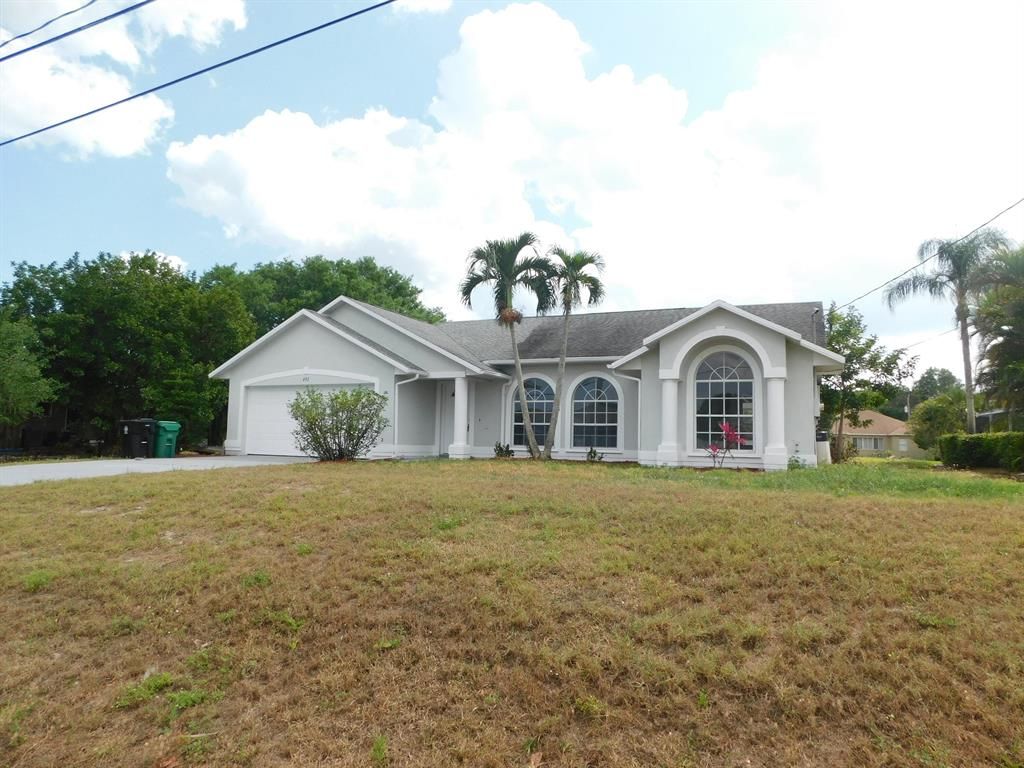 Photo of 492 SW Dalton Circle, Port St Lucie, FL 34953 (MLS # R10873835)