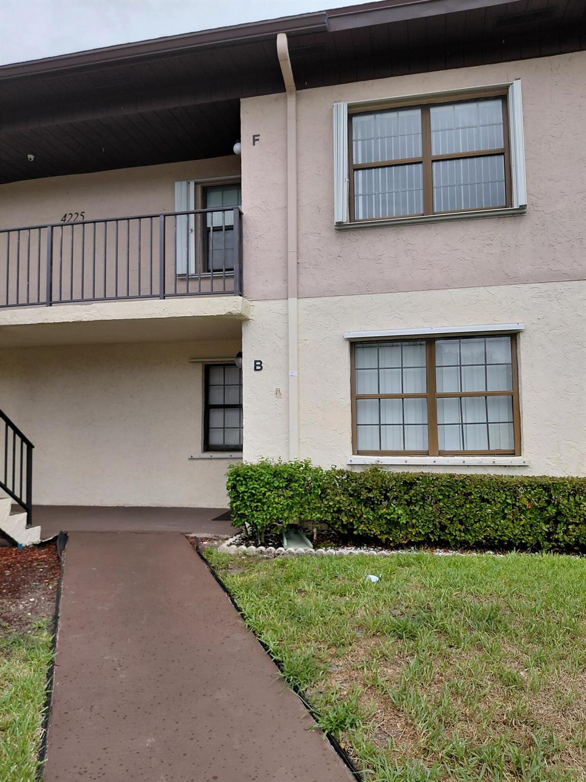 2/2 for rent . Nice amenities in the community including Club House and pool.