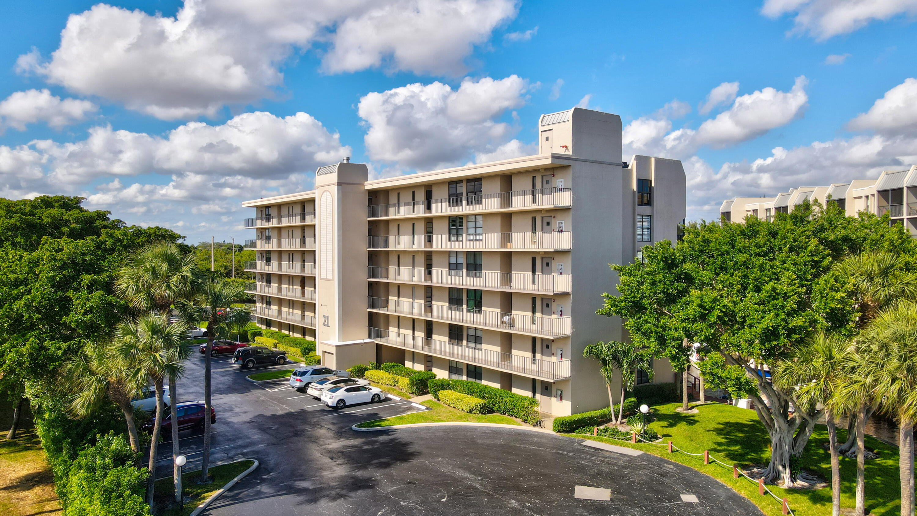 9 Royal Palm Way 404