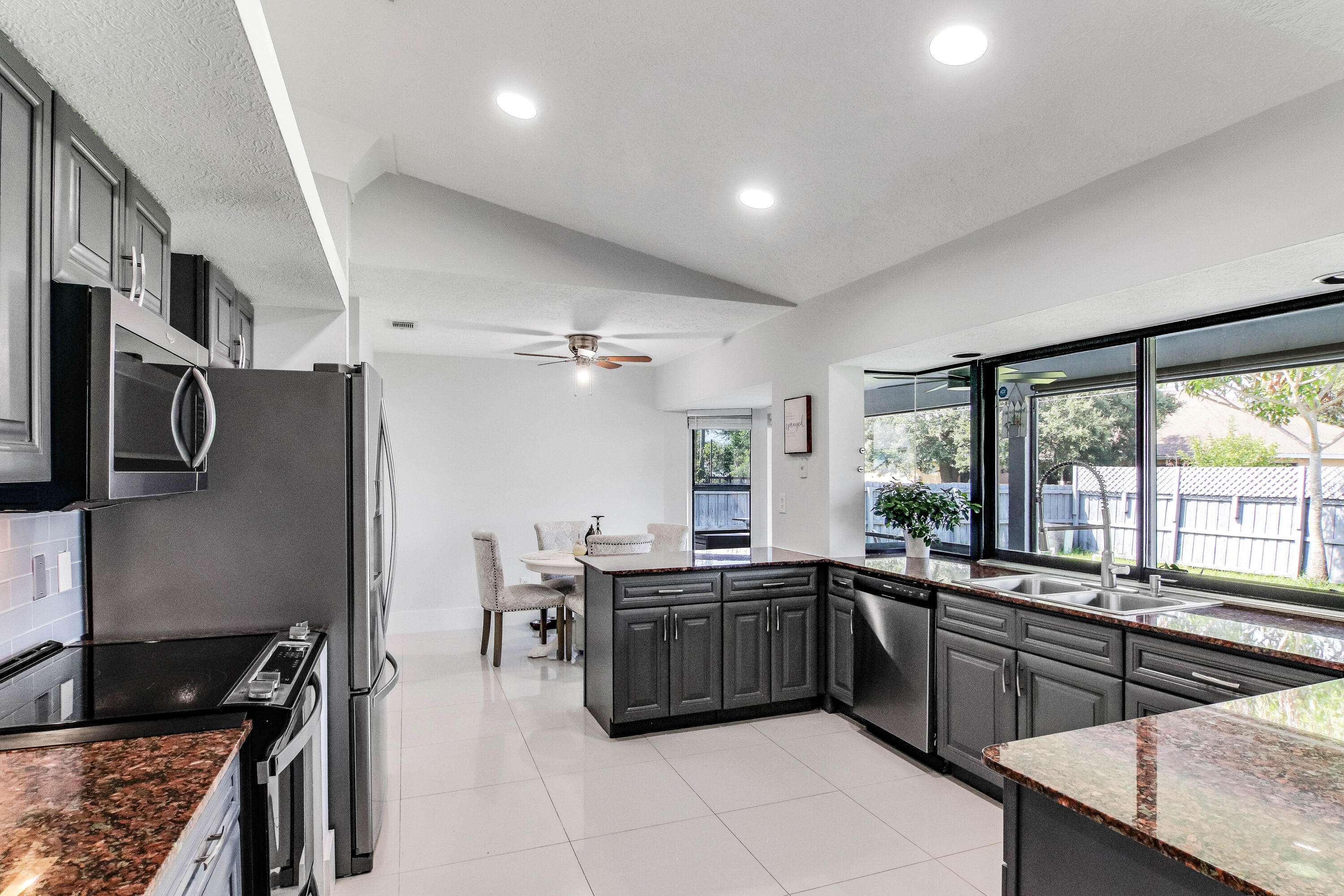 1685 SW Schleicher Lane