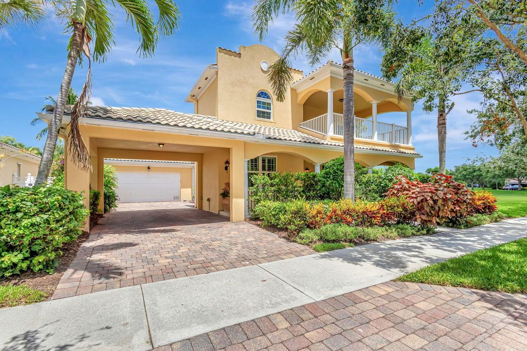 Photo of 218 San Remo Drive, Jupiter, FL 33458 (MLS # R11000353)