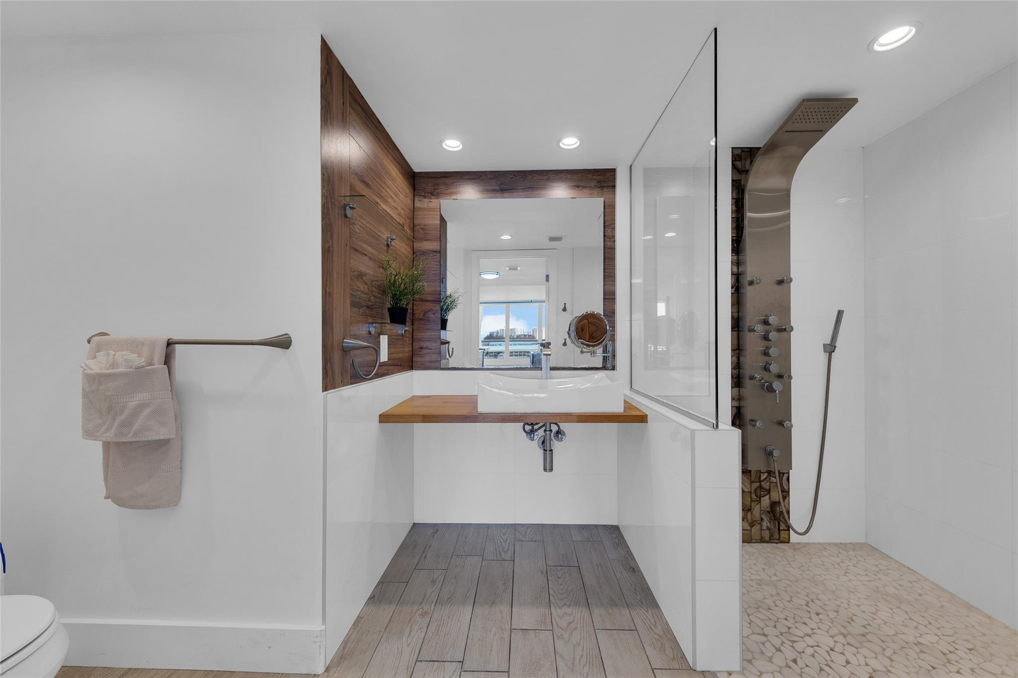 POINT OF AMERICAS - Residential