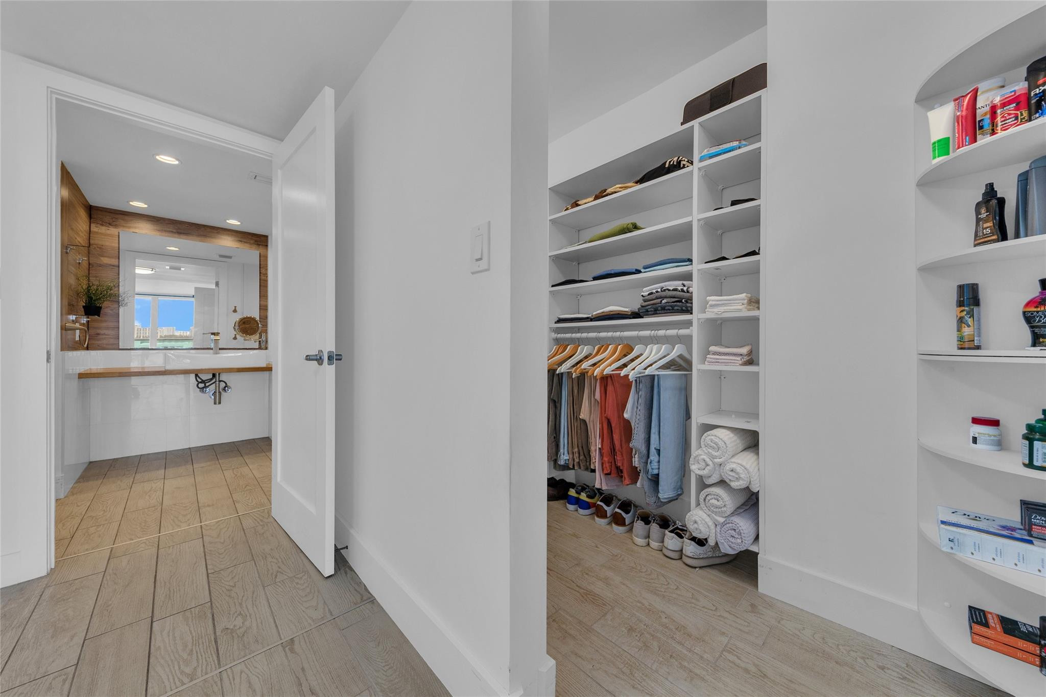 POINT OF AMERICAS - Residential