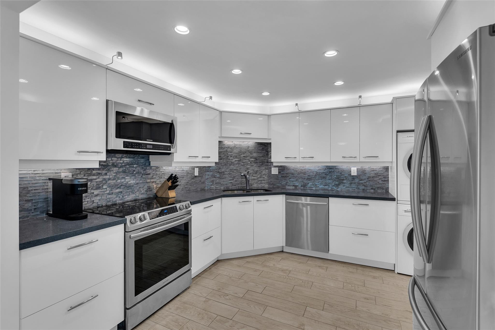 POINT OF AMERICAS - Residential