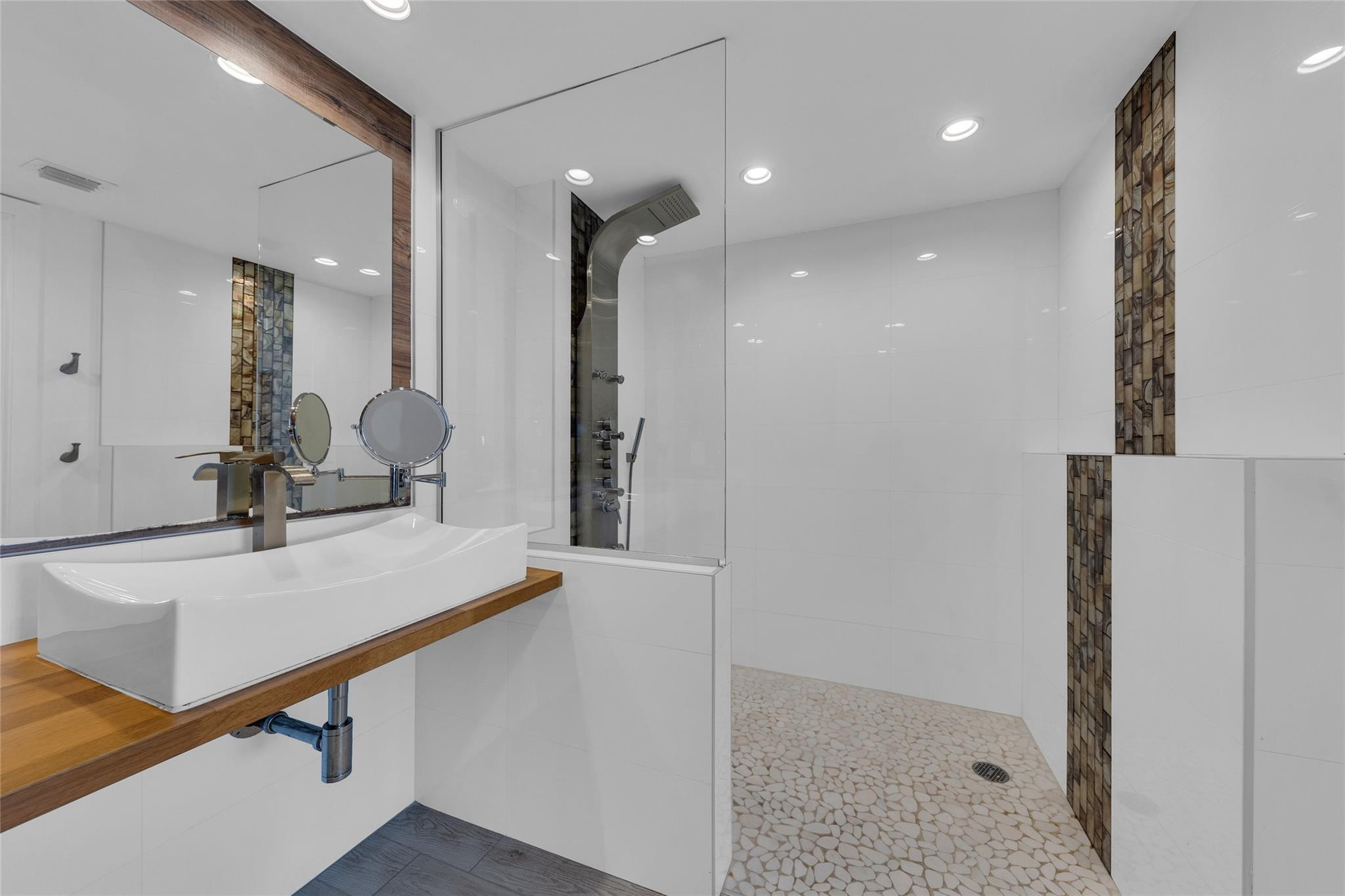 POINT OF AMERICAS - Residential