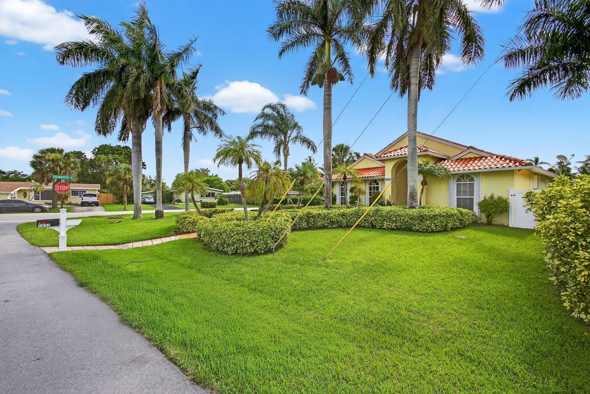 1052 W Shore Drive, West Palm Beach, FL, 33406/$674,900 2 1052 W Shore Drive