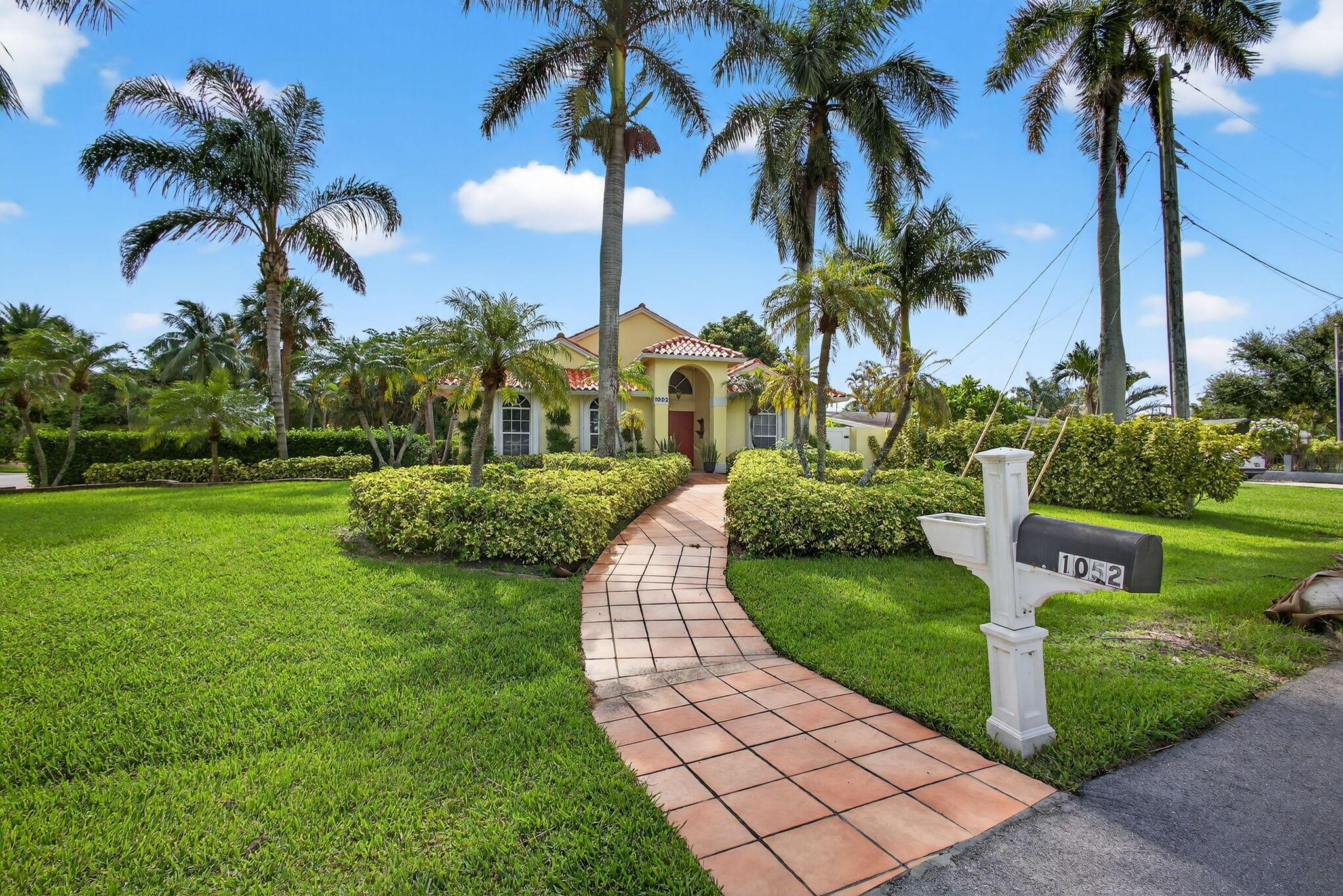 1052 W Shore Drive, West Palm Beach, FL, 33406/$674,900 3 1052 W Shore Drive