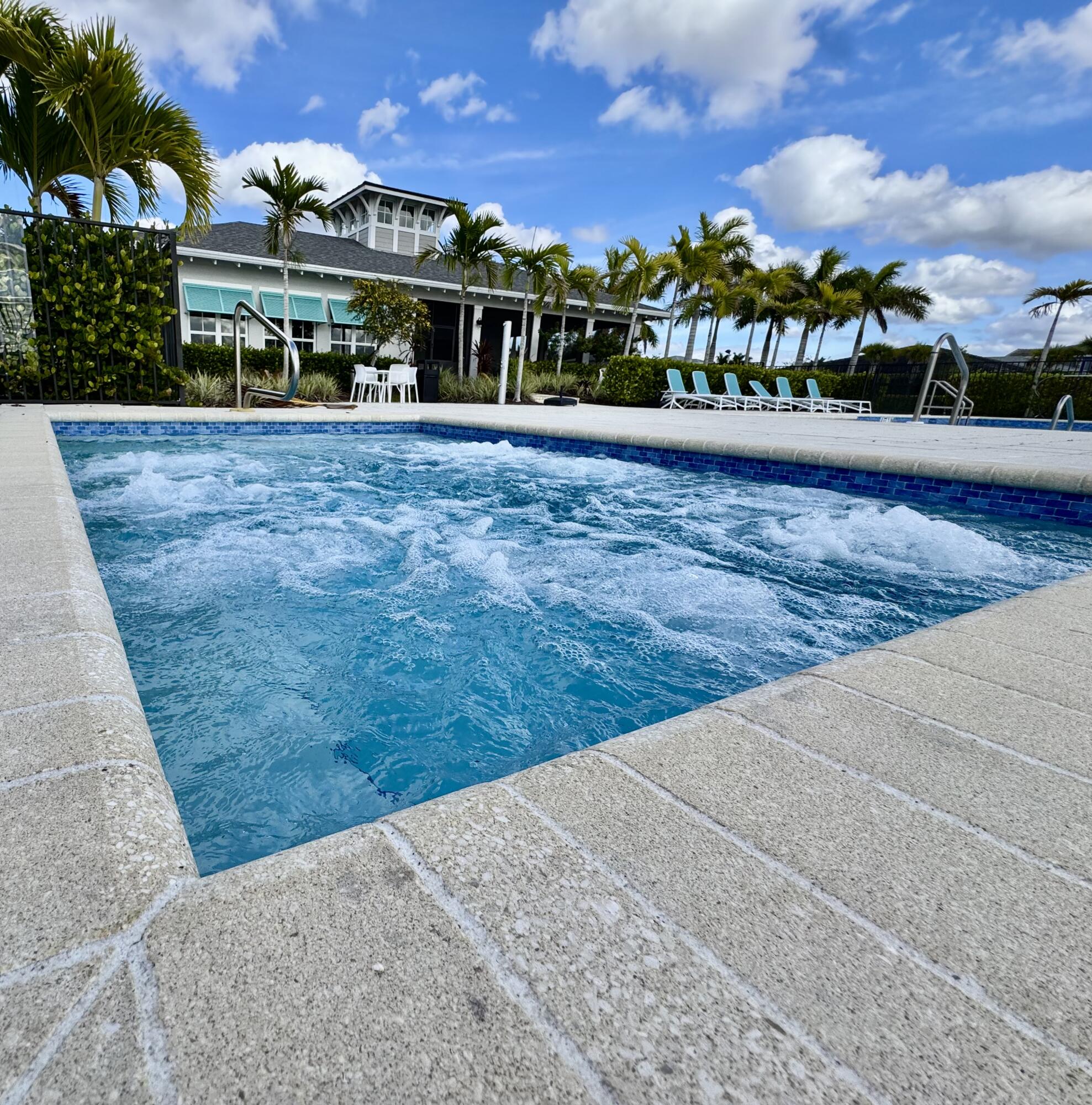 MATTAMY AT SOUTHERN GROVE PLAT 1 REPLAT - Residential