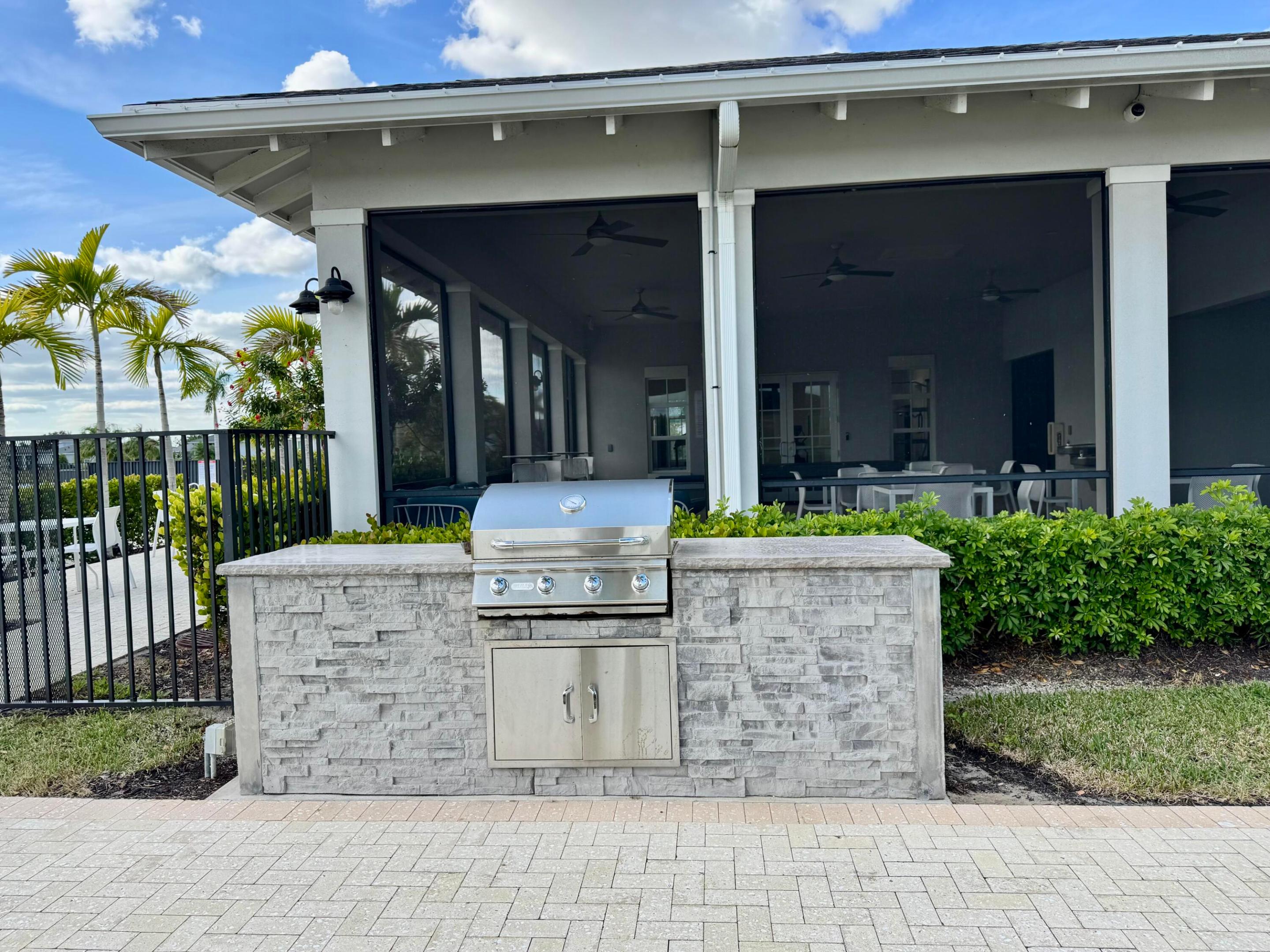 MATTAMY AT SOUTHERN GROVE PLAT 1 REPLAT - Residential