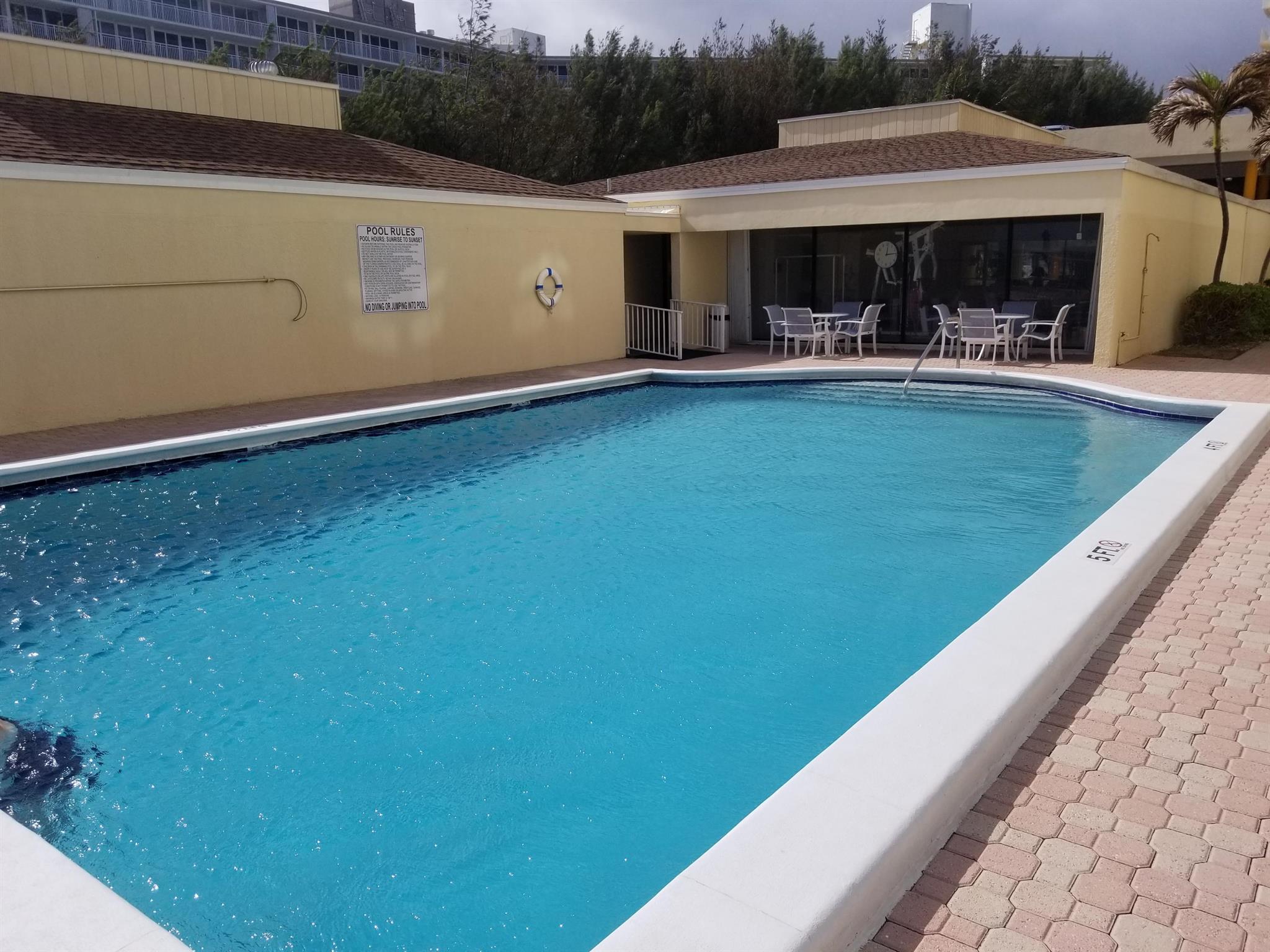 LE CHATEAU ROYAL CONDO - Residential