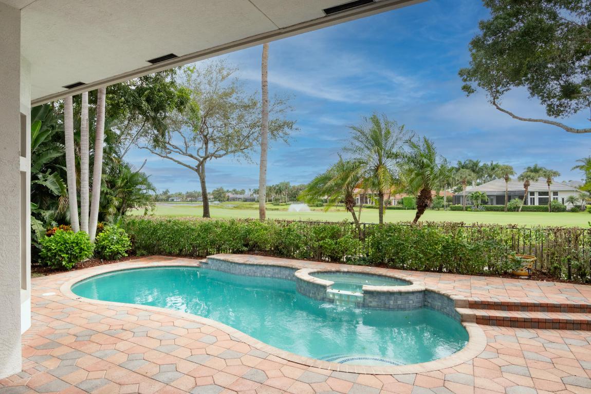 8421 Egret Lakes Lane