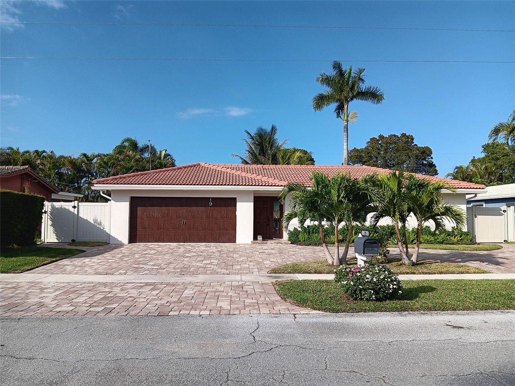 Photo of 19 Tam O Shanter Lane, Boca Raton, FL 33431 (MLS # F10488020)