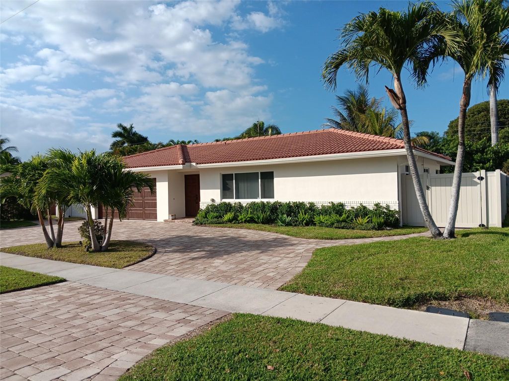 Photo of 19 Tam O Shanter Lane, Boca Raton, FL 33431 (MLS # F10488020)