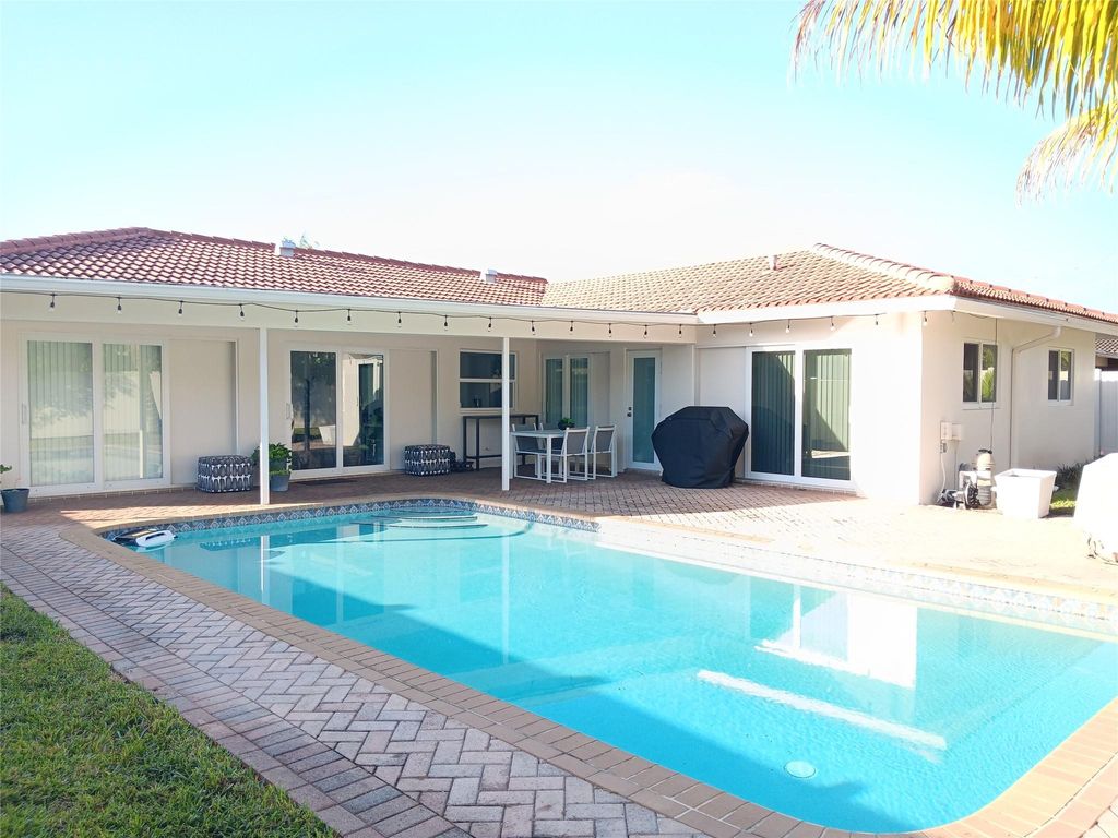 Photo of 19 Tam O Shanter Lane, Boca Raton, FL 33431 (MLS # F10488020)