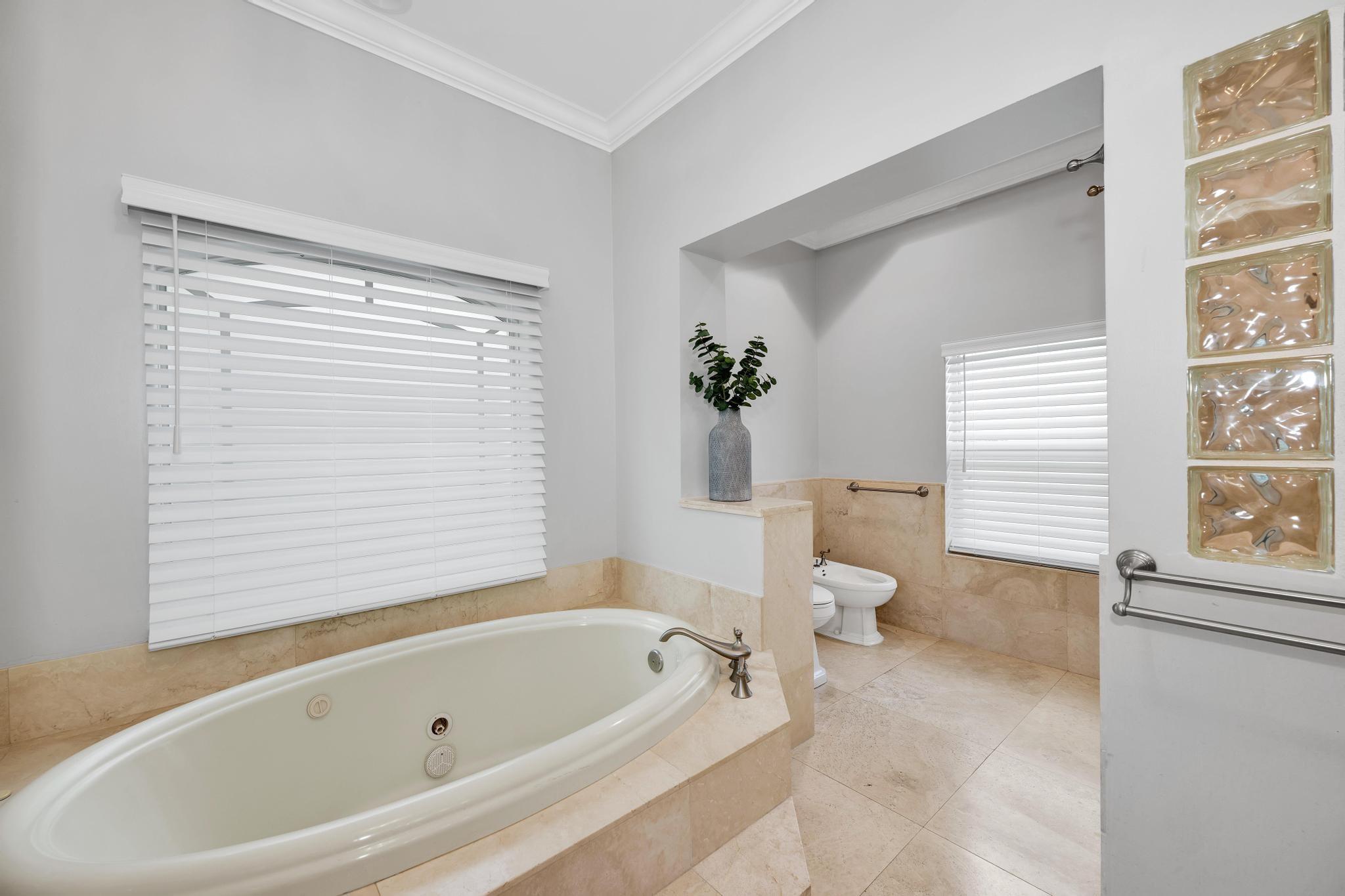 SEA RANCH LAKES - Residential