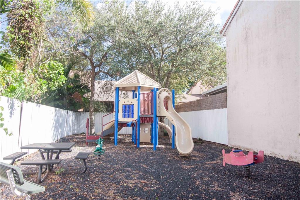 Emerald Pointe 139-30 B - Residential