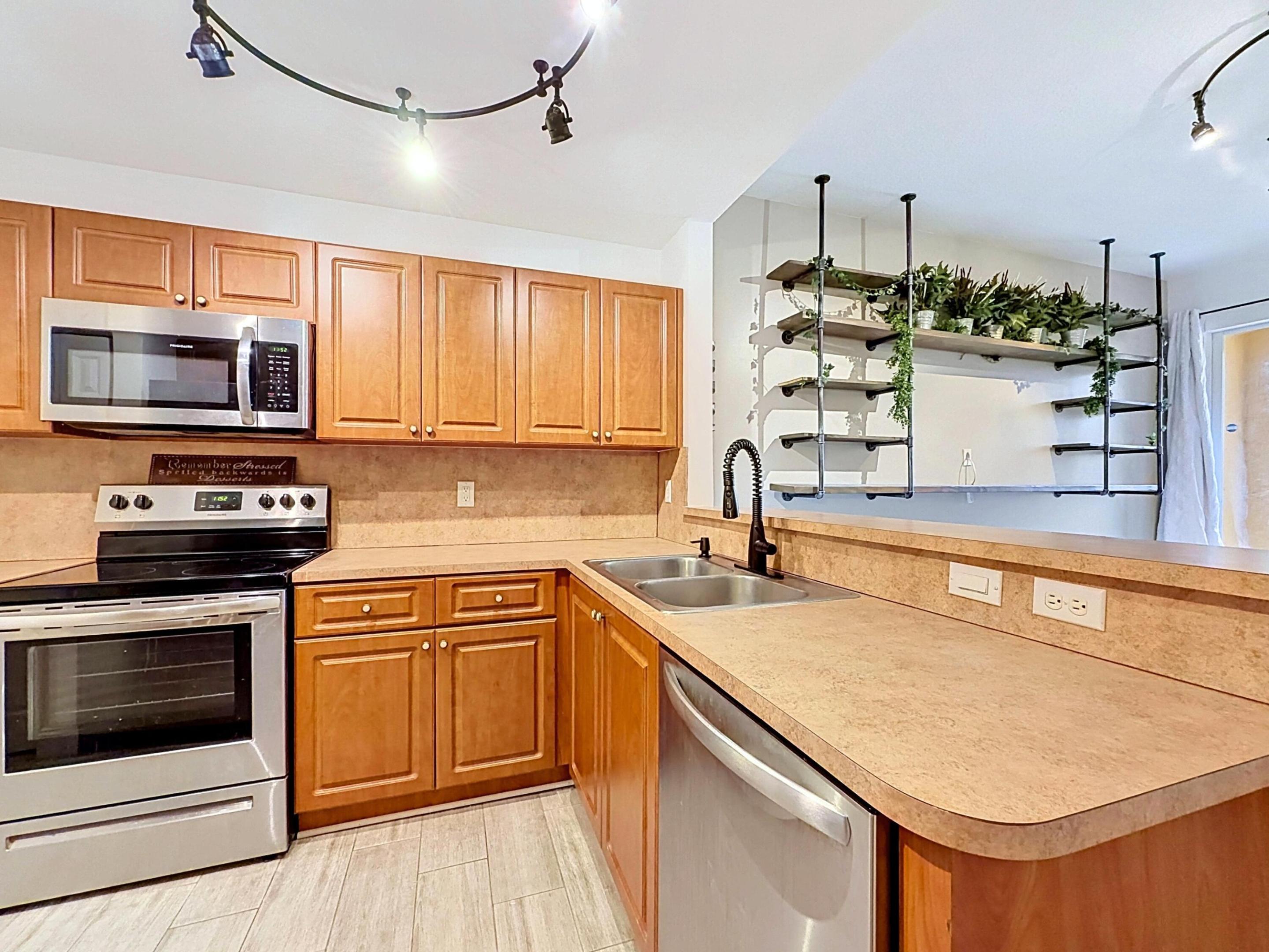 THE VILLAS AT HARBOR ISLES - Residential