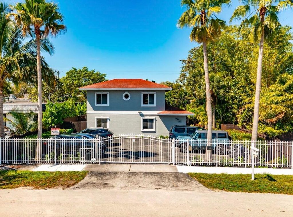 Photo of 1323 NE 5th Avenue, Fort Lauderdale, FL 33304 (MLS # R11155510)