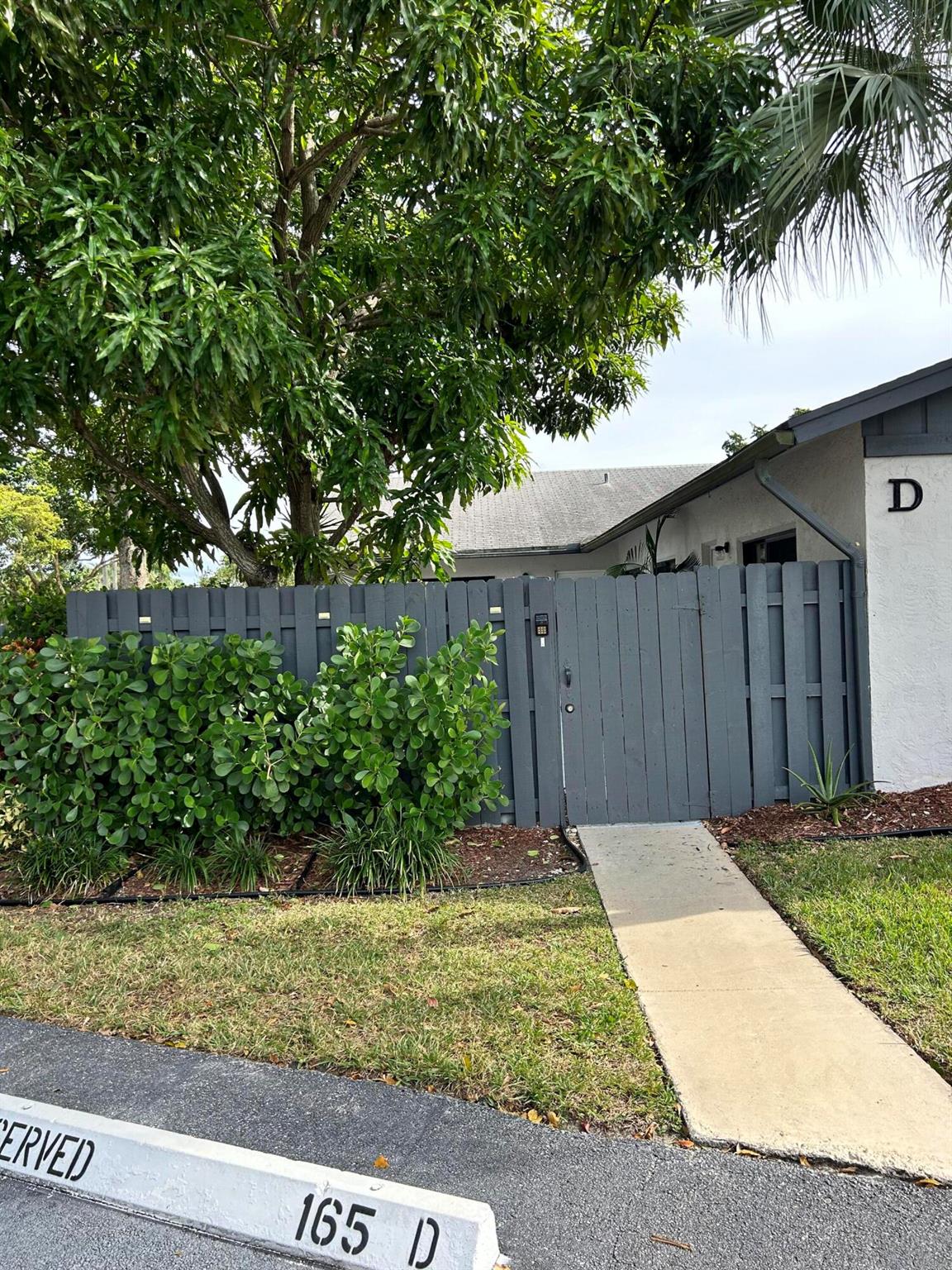 RESPECTIVE AND QUIET NEIGHBORHOOD. GATED COMMUNITY, NEW KITCHEN, FRESH PAINT, CLOSE PATIO. THE RENTAL IS NEAR ALL THE MAJOR STORES, HIGHWAYS, GREAT SCHOOL.