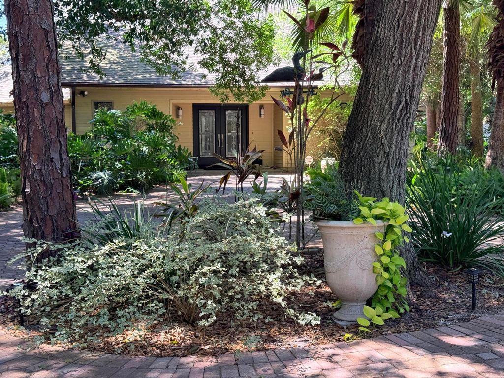 Photo of 407 43rd Avenue SW, Vero Beach, FL 32968 (MLS # B26018577)