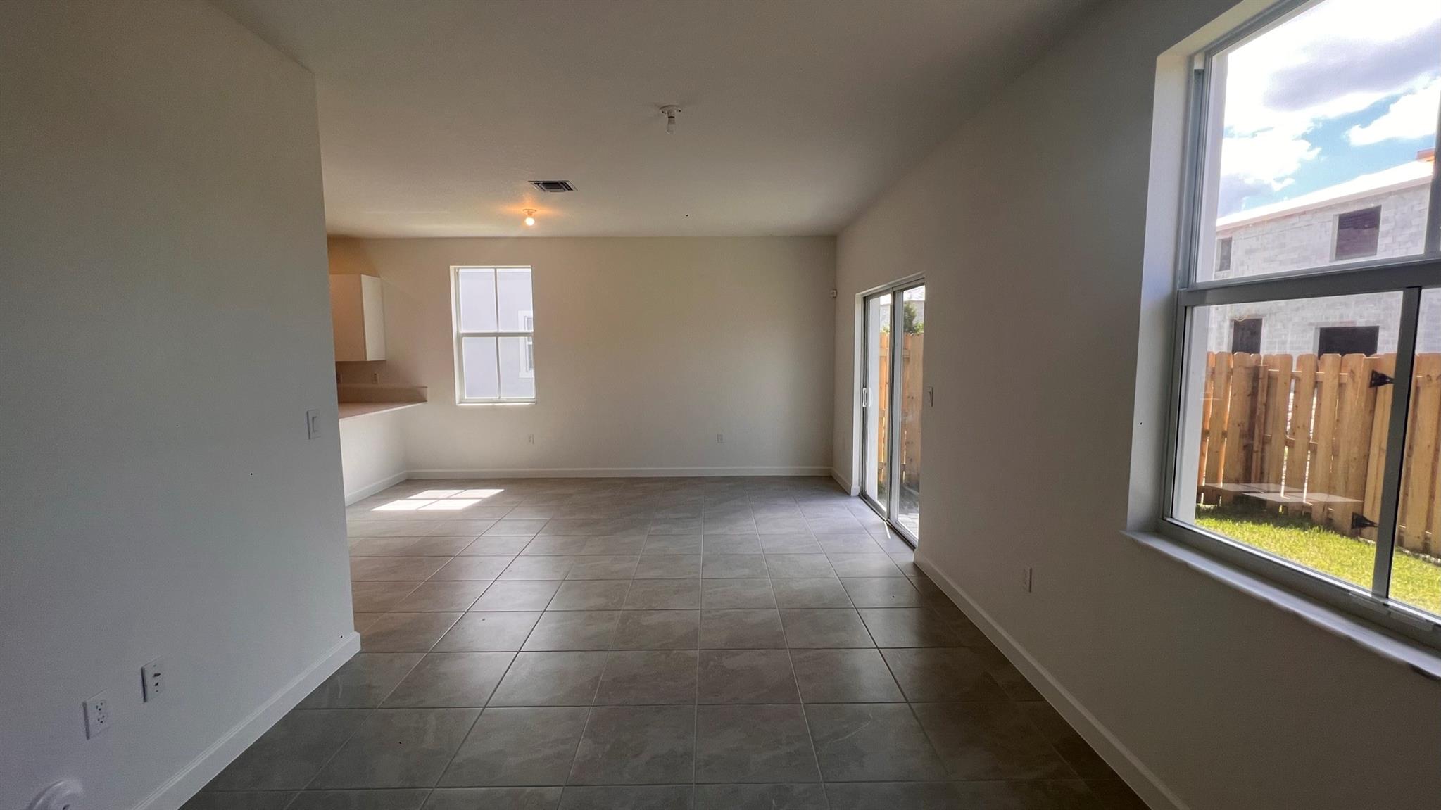 SUNSET TRAILS - Residential Lease