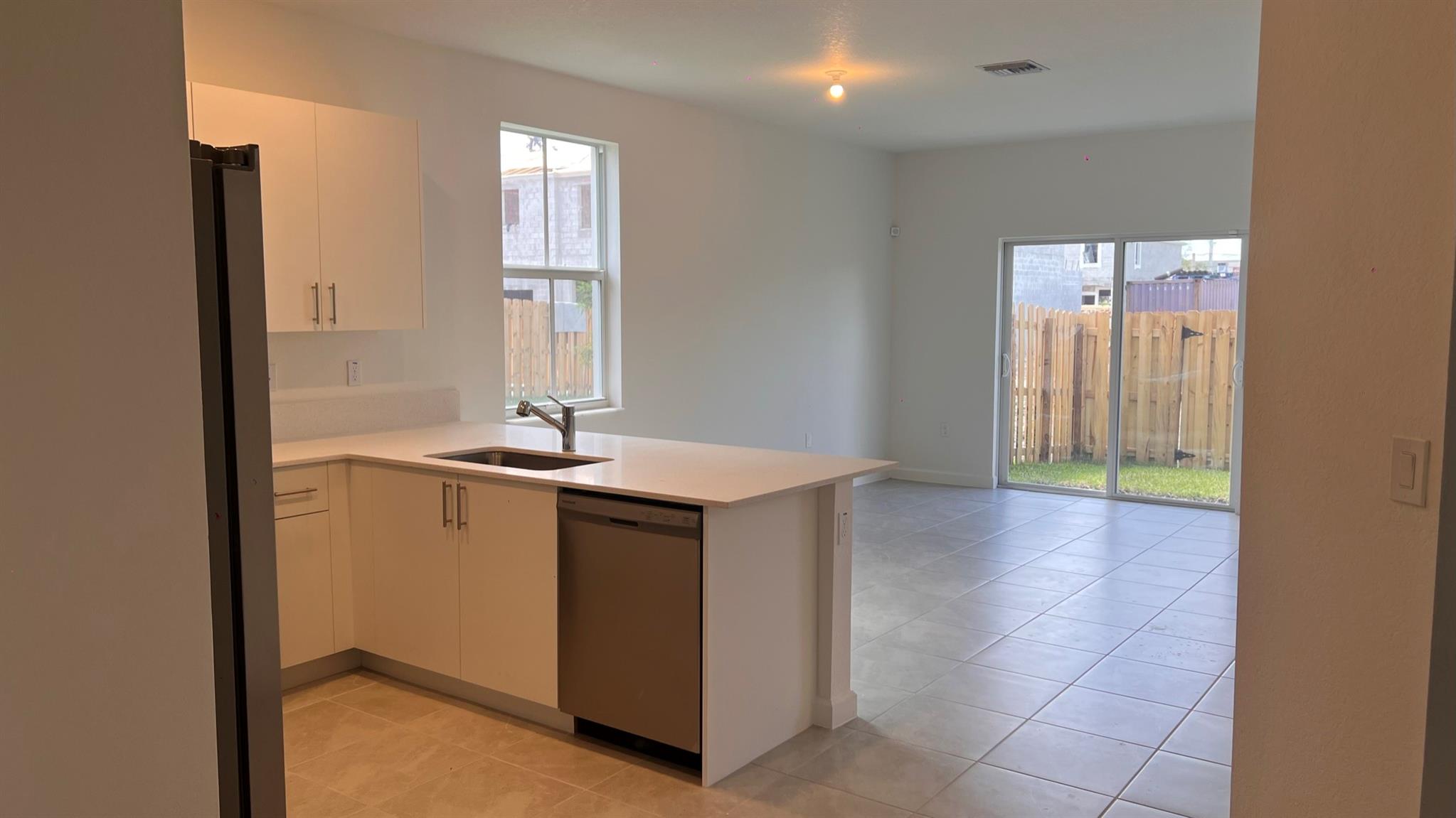 SUNSET TRAILS - Residential Lease