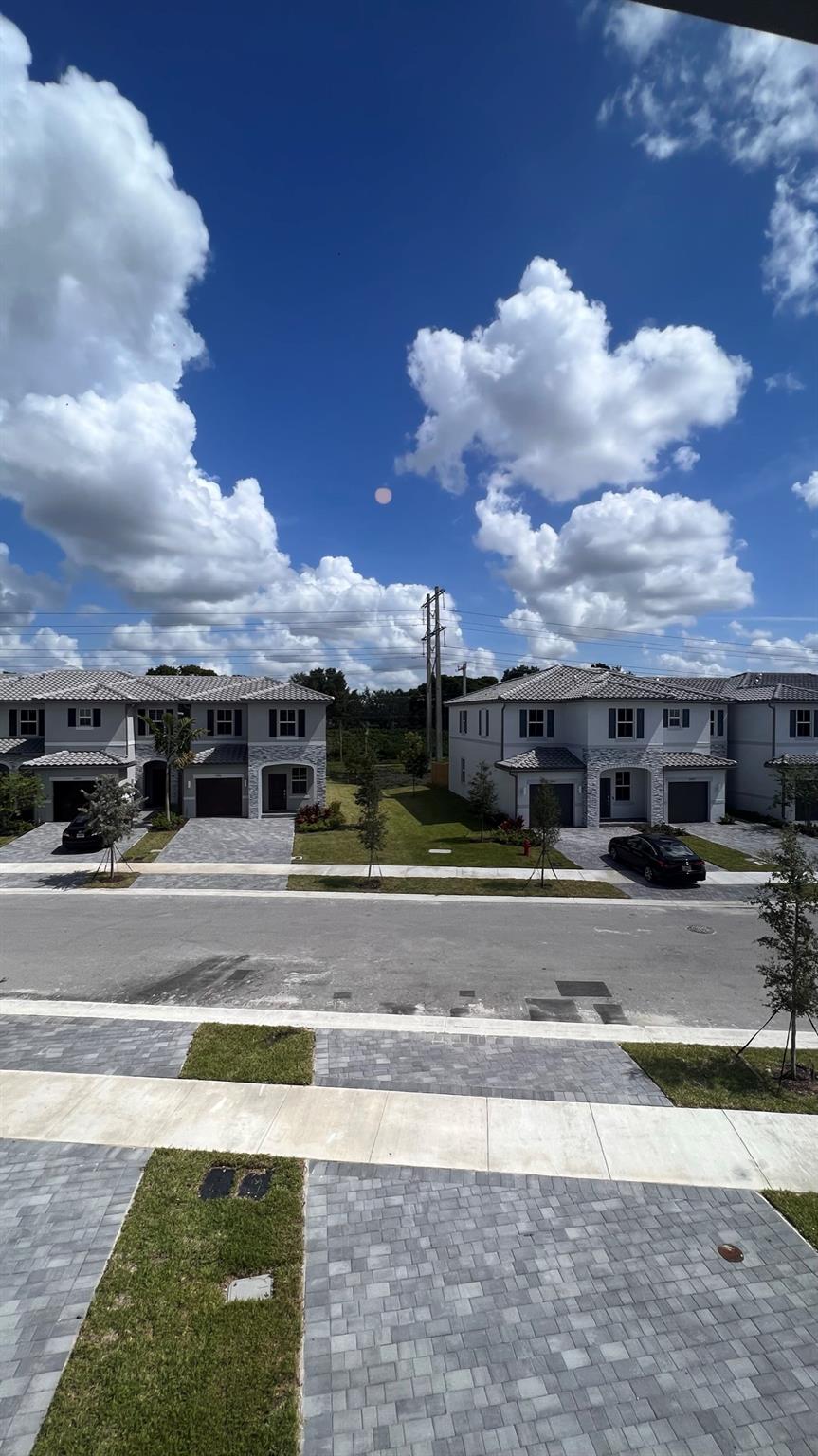 SUNSET TRAILS - Residential Lease