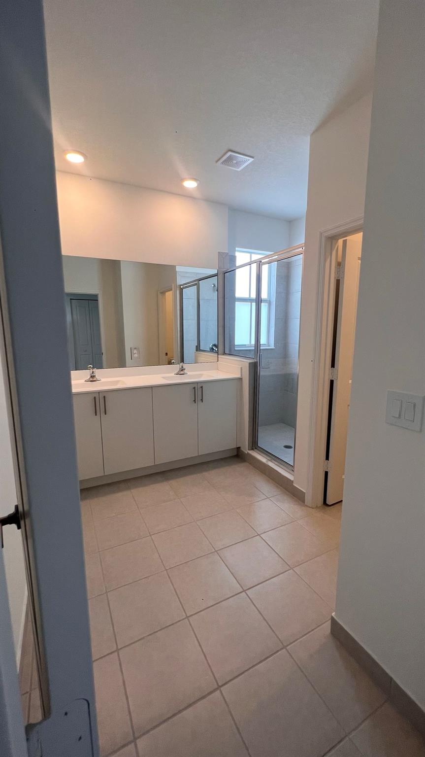 SUNSET TRAILS - Residential Lease