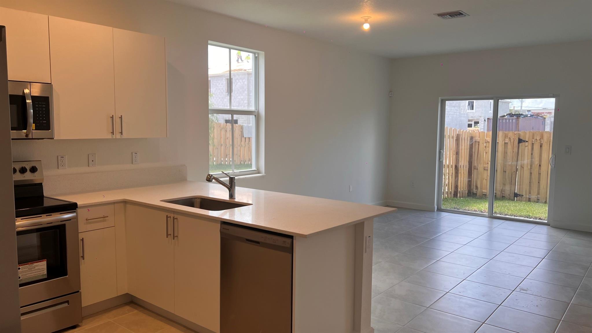 SUNSET TRAILS - Residential Lease