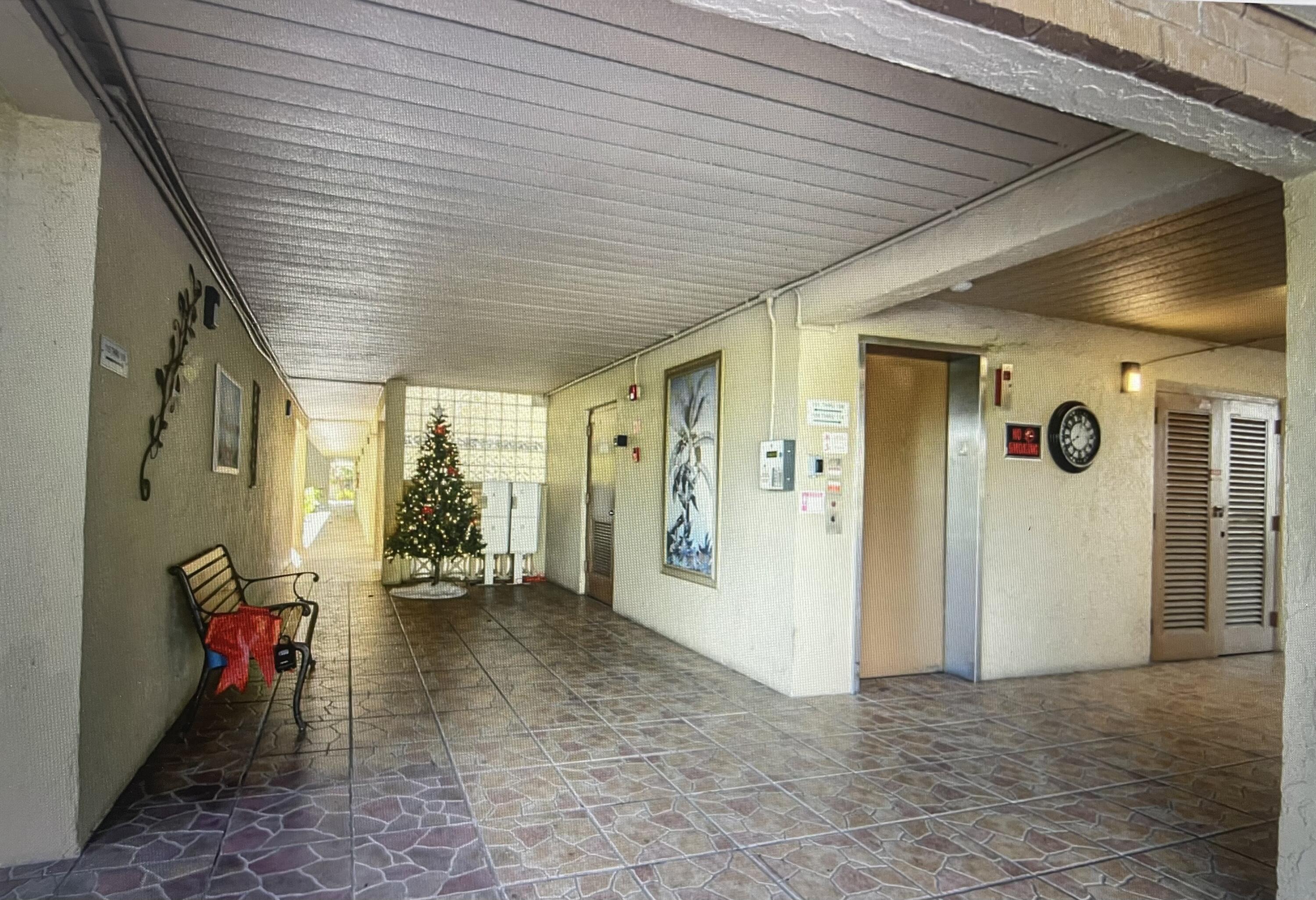 VILLAGE ROYALE GREENHILL CONDO - Residential