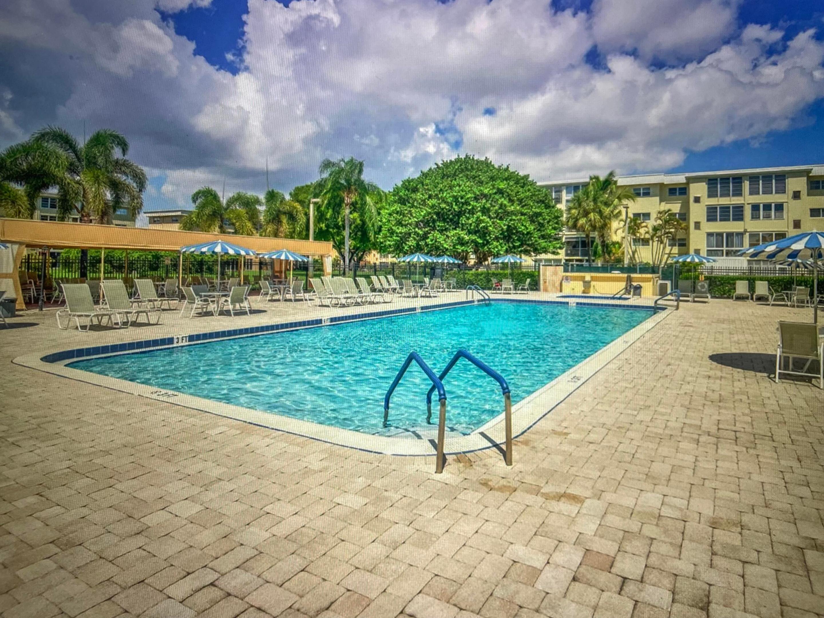 VILLAGE ROYALE GREENHILL CONDO - Residential