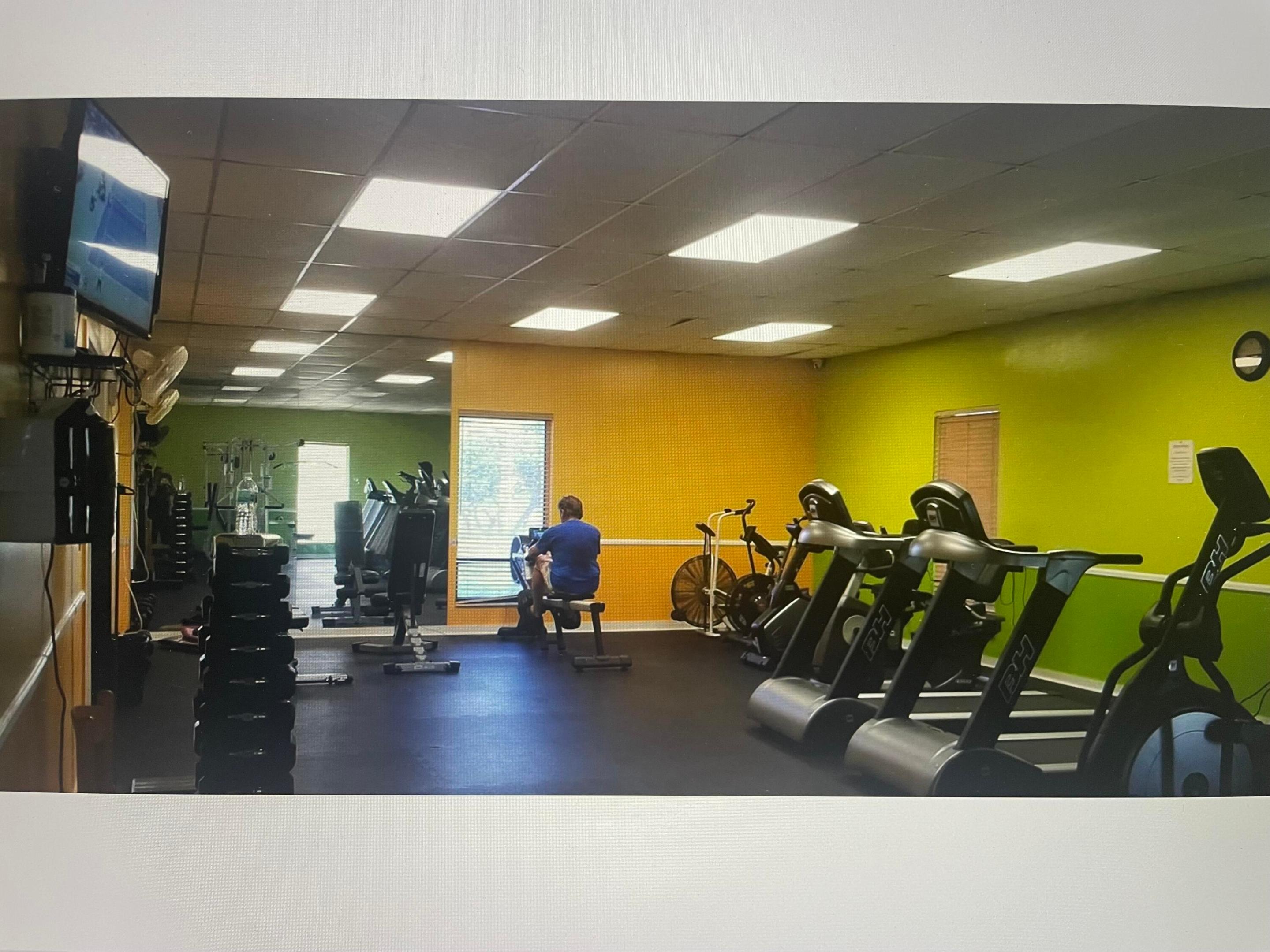 VILLAGE ROYALE GREENHILL CONDO - Residential