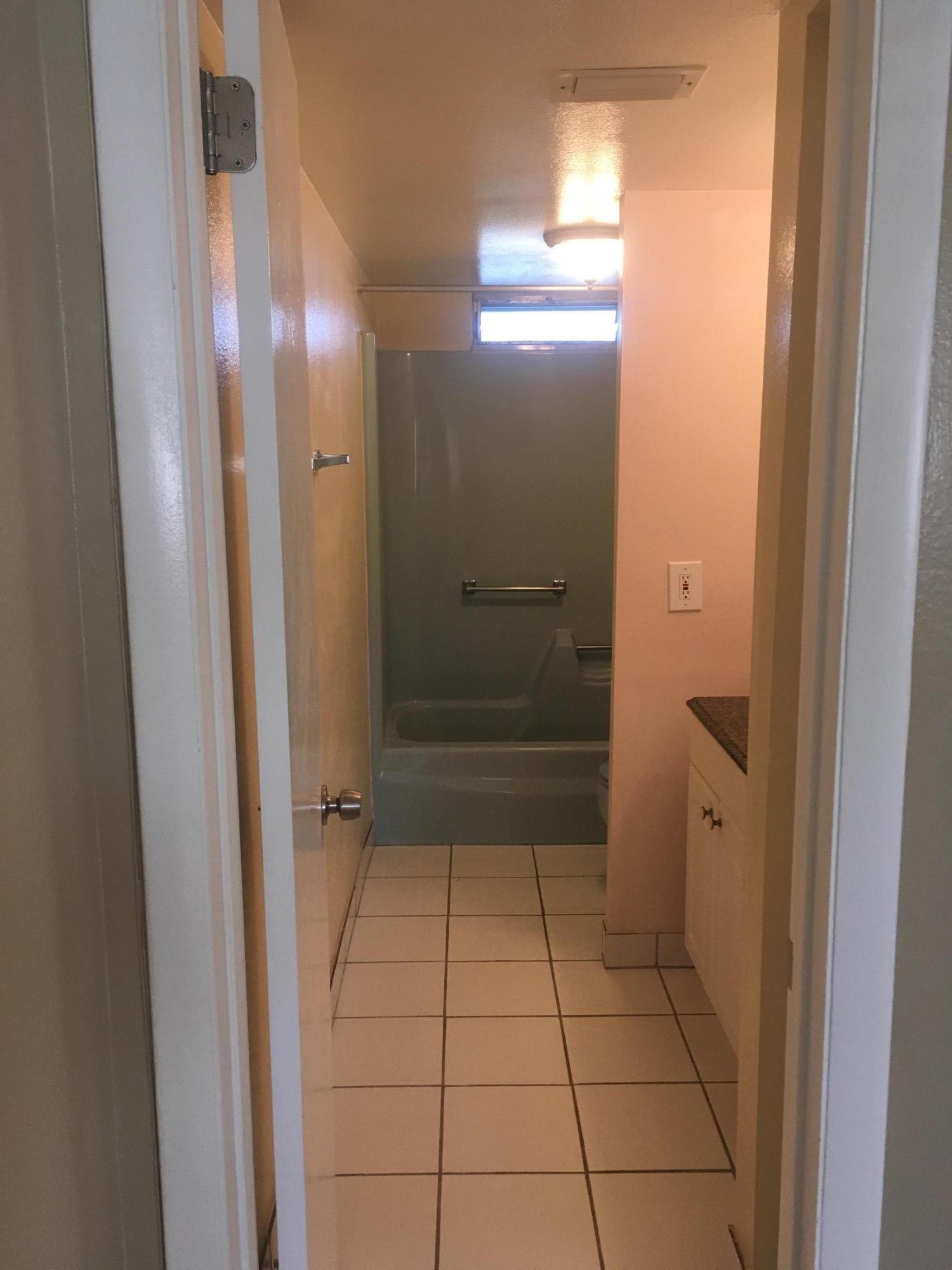 VILLAGE ROYALE GREENHILL CONDO - Residential