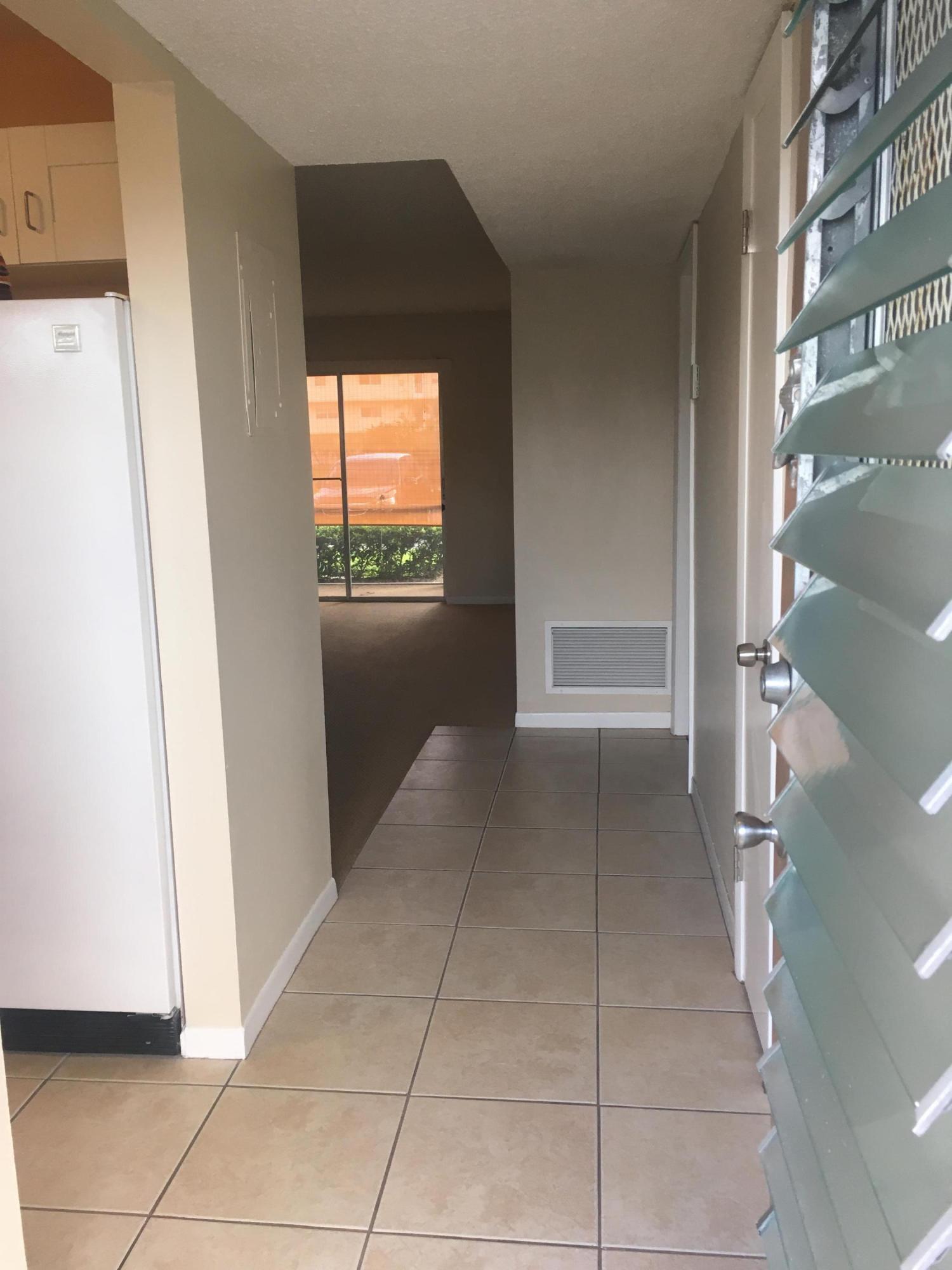 VILLAGE ROYALE GREENHILL CONDO - Residential